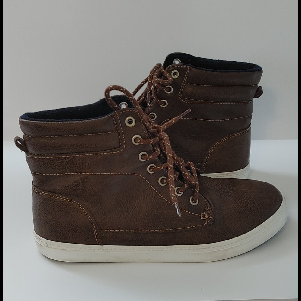 Old navy boys high top shoes size 5